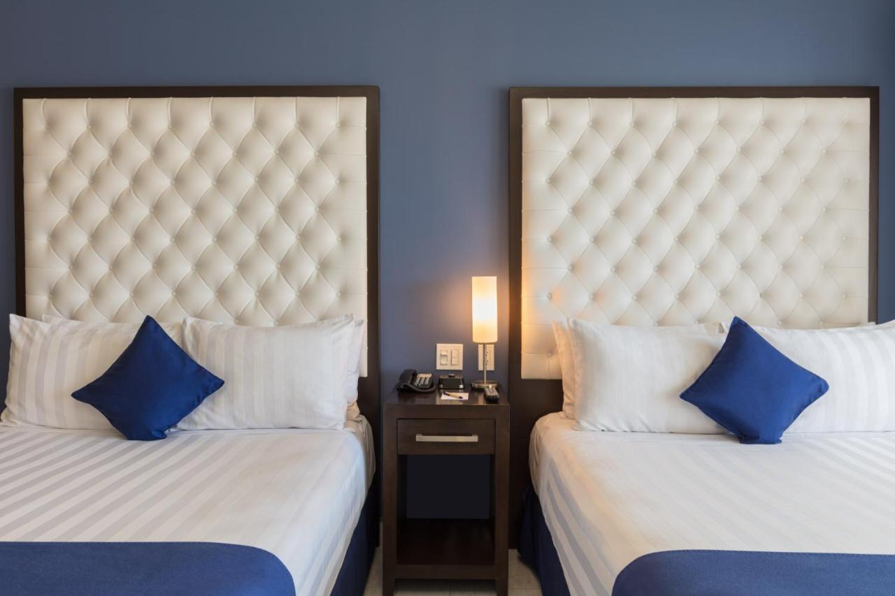 Deluxe Room with Two Queen Beds,974810590:JPEG